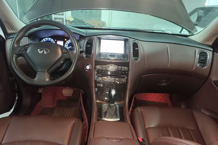 Used Infiniti QX50 2013 2.5L Two-Wheel-Drive Elegant Edition Center Console