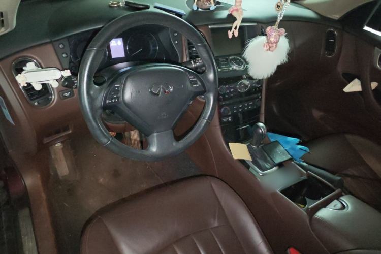 Used Infiniti QX50 2013 2.5L Two-Wheel-Drive Zunya Edition Center Console