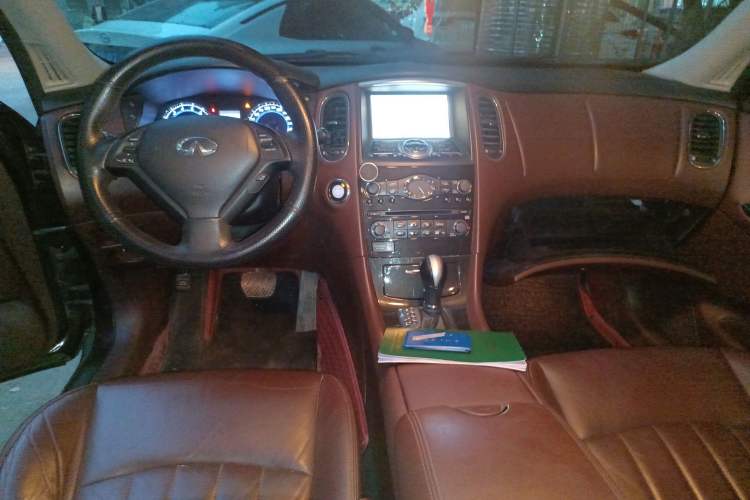 Used Infiniti QX50 2013 2.5L Two-Wheel-Drive Elegant Edition Center Console