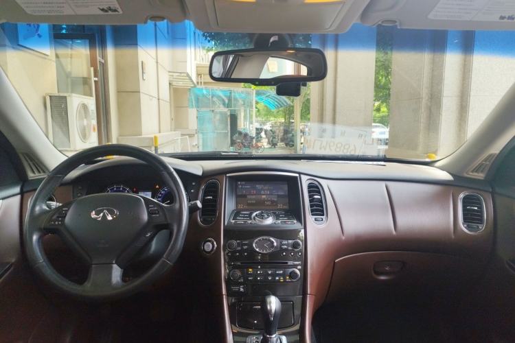 Used Infiniti QX50 2013 2.5L 4x4 Elegant Edition Center Console