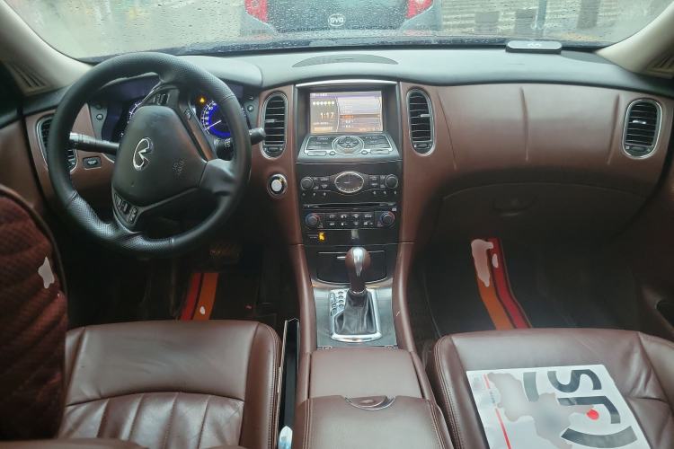 Used Infiniti QX50 2013 2.5L Two-Wheel-Drive Elegant Edition Center Console