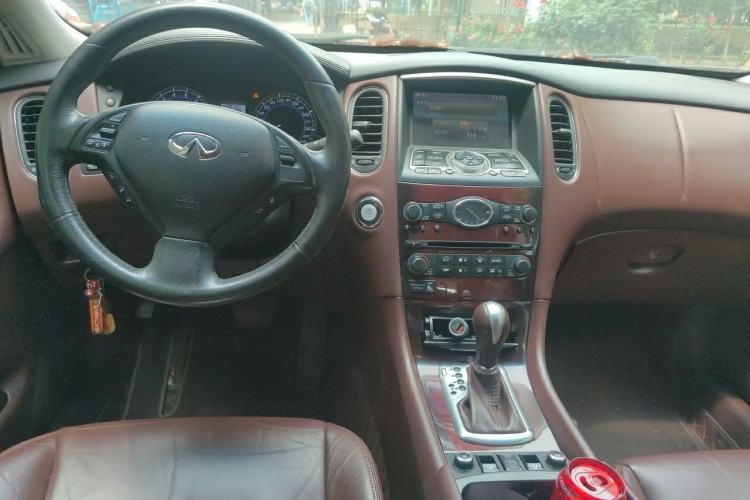 Used Infiniti QX50 2013 2.5L Two-Wheel-Drive Zunya Edition Center Console