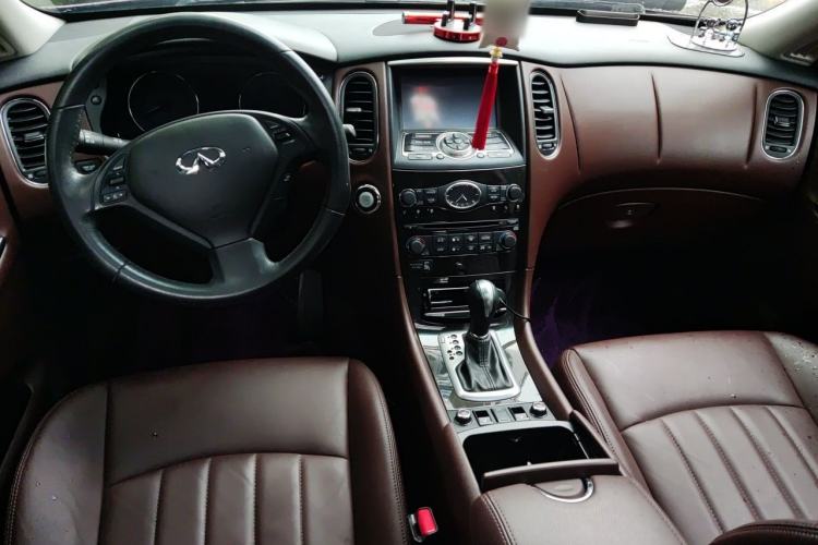 Used Infiniti QX50 2013 2.5L 4x4 Elegant Edition Center Console