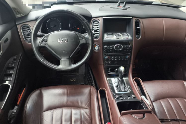 Used Infiniti QX50 2013 2.5L 4x4 Elegant Edition Center Console