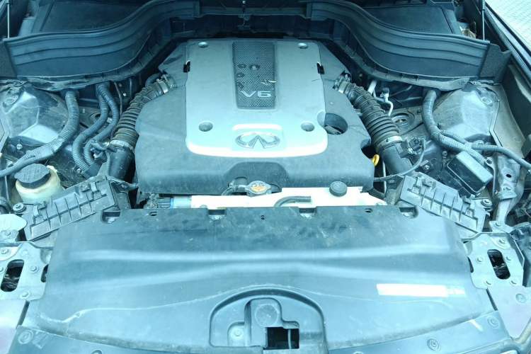 Used Infiniti QX50 2013 2.5L Two-Wheel-Drive Elegant Edition Engine Bay
