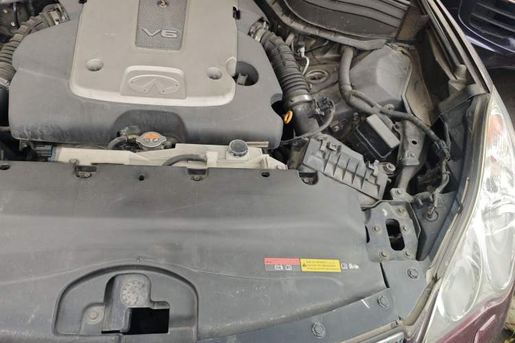 Used Infiniti QX50 2013 2.5L Two-Wheel-Drive Elegant Edition Engine Bay Left