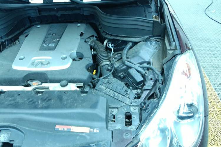 Used Infiniti QX50 2013 2.5L Two-Wheel-Drive Elegant Edition Engine Bay Left