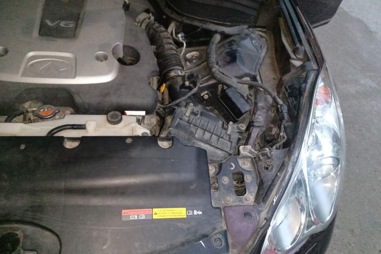 Used Infiniti QX50 2013 2.5L Two-Wheel-Drive Elegant Edition Engine Bay Left