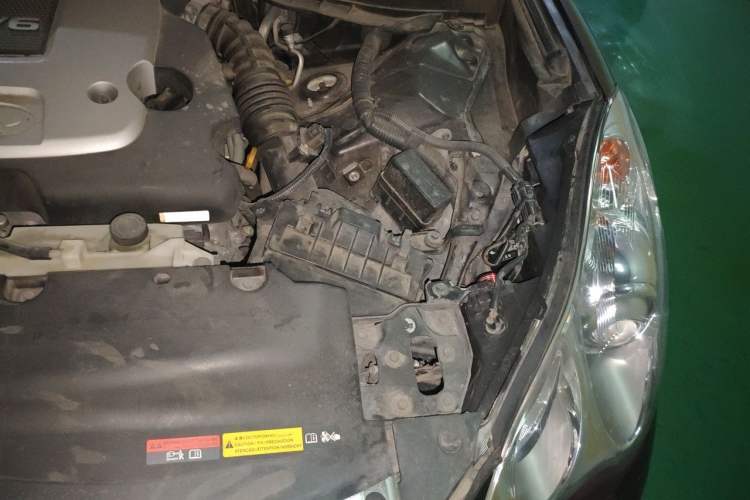 Used Infiniti QX50 2013 2.5L Two-Wheel-Drive Elegant Edition Engine Bay Left