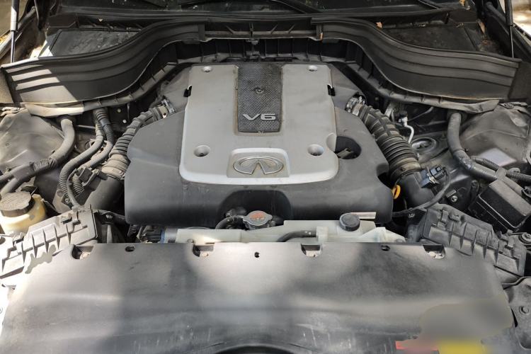 Used Infiniti QX50 2013 2.5L Two-Wheel-Drive Elegant Edition Engine Bay
