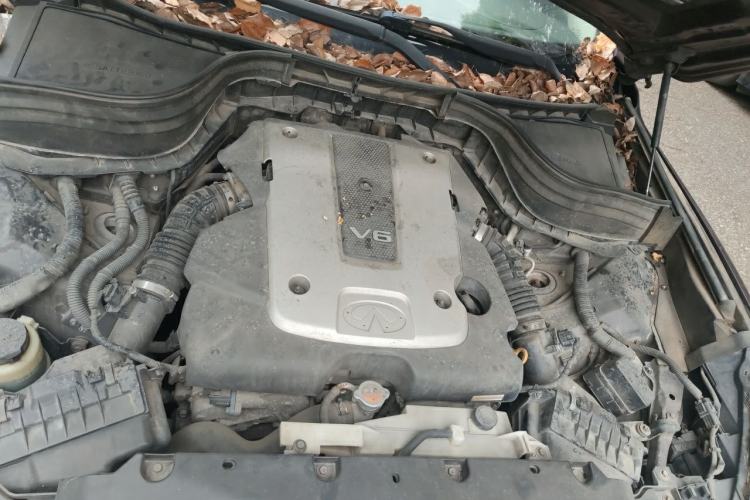 Used Infiniti QX50 2013 2.5L Two-Wheel-Drive Zunya Edition Engine Bay