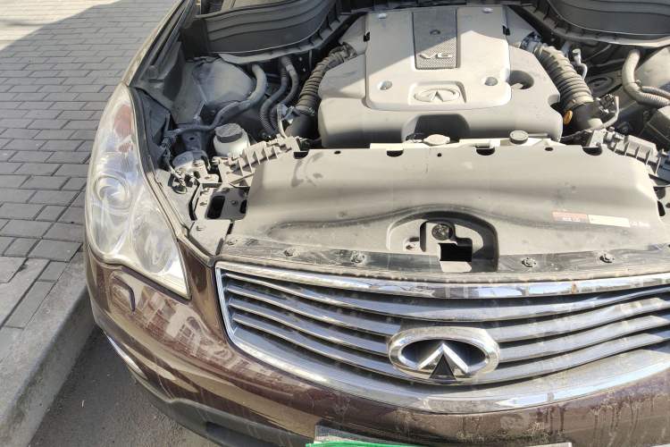 Used Infiniti QX50 2013 2.5L Two-Wheel-Drive Elegant Edition Engine Bay Right