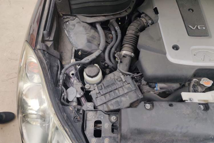 Used Infiniti QX50 2013 2.5L Two-Wheel-Drive Elegant Edition Engine Bay Right