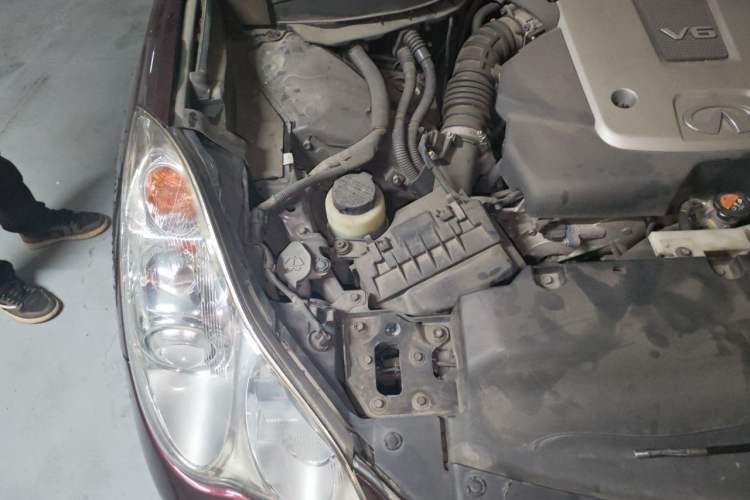Used Infiniti QX50 2013 2.5L Two-Wheel-Drive Zunya Edition Engine Bay Right