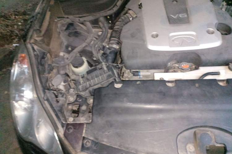 Used Infiniti QX50 2013 2.5L Two-Wheel-Drive Elegant Edition Engine Bay Right