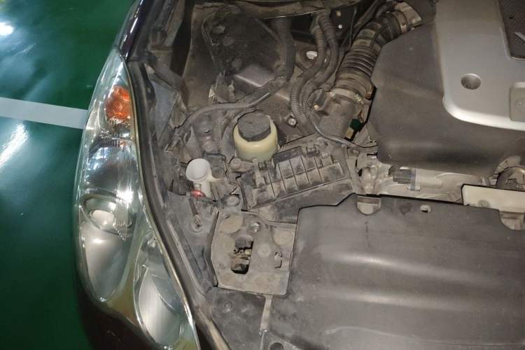 Used Infiniti QX50 2013 2.5L Two-Wheel-Drive Elegant Edition Engine Bay Right
