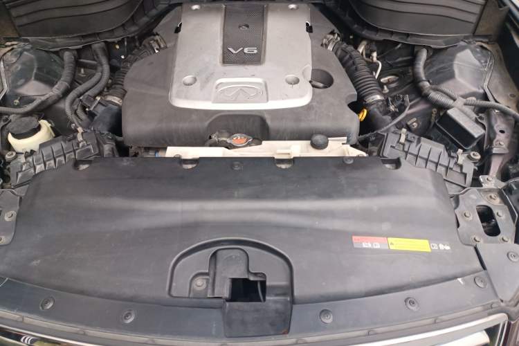 Used Infiniti QX50 2013 2.5L Two-Wheel-Drive Elegant Edition Engine Bay