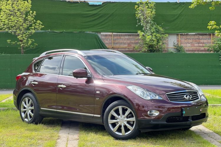 Used Infiniti QX50 2013 2.5L Two-Wheel-Drive Elegant Edition Exterior 2