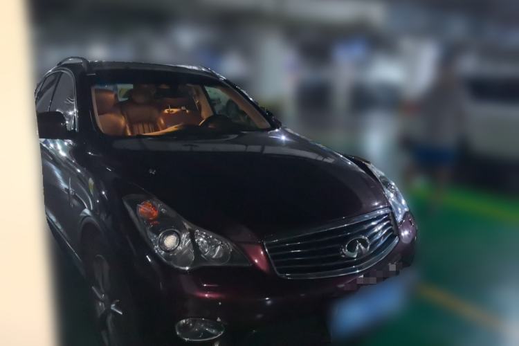 Used Infiniti QX50 2013 2.5L Two-Wheel-Drive Elegant Edition Front Right 45 Deg