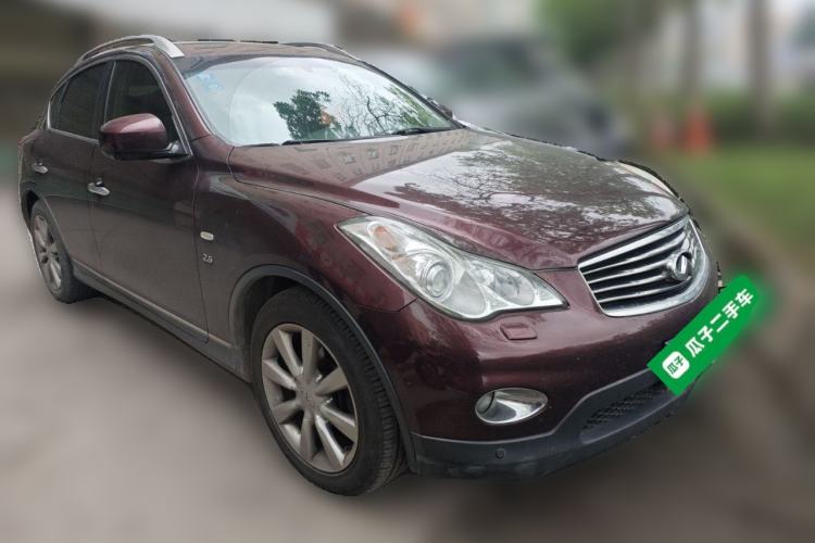 Used Infiniti QX50 2013 2.5L Two-Wheel-Drive Elegant Edition Front Right 45 Deg