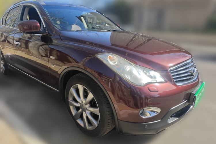 Used Infiniti QX50 2013 2.5L Two-Wheel-Drive Elegant Edition Front Right 45 Deg