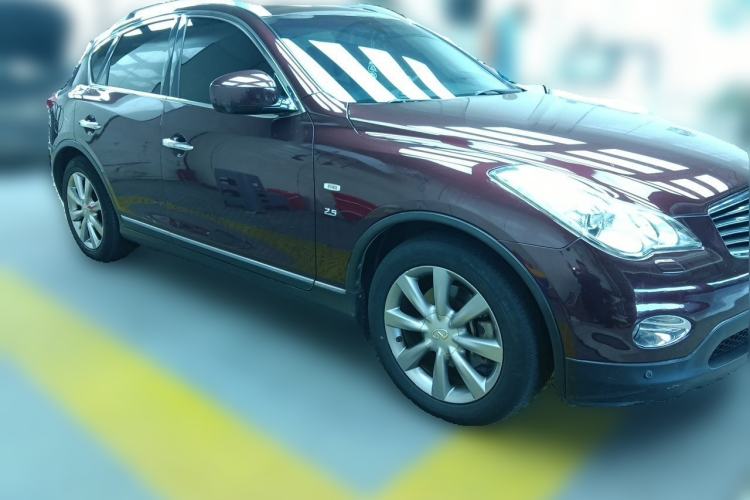 Used Infiniti QX50 2013 2.5L Two-Wheel-Drive Elegant Edition Front Right 45 Deg