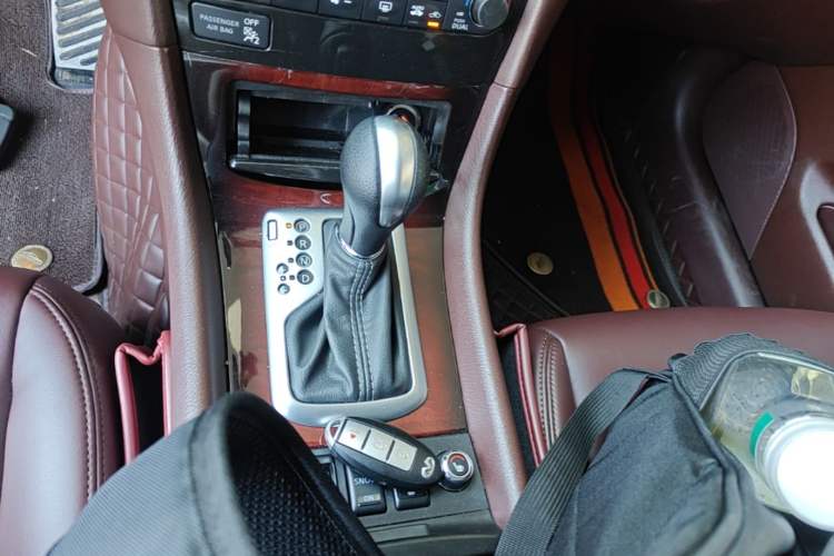 Used Infiniti QX50 2013 2.5L Two-Wheel-Drive Elegant Edition Gear Lever