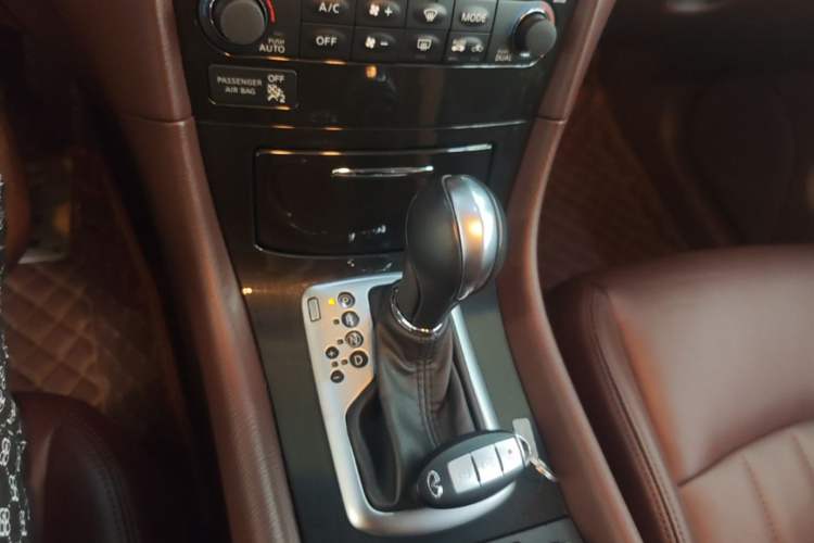 Used Infiniti QX50 2013 2.5L 4x4 Elegant Edition Gear Lever