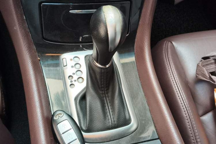 Used Infiniti QX50 2013 2.5L Two-Wheel-Drive Zunya Edition Gear Lever