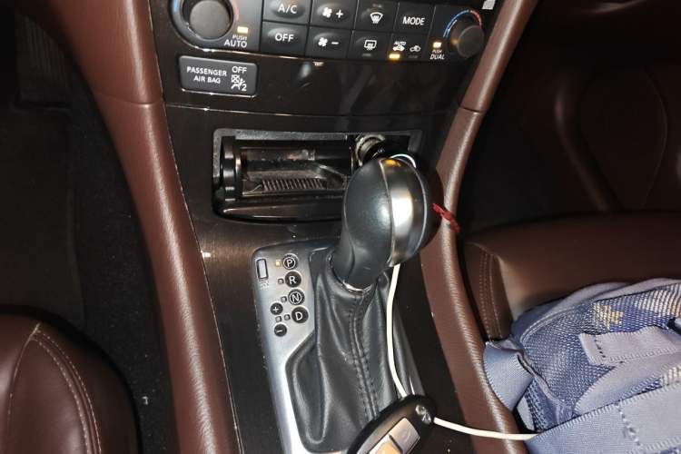 Used Infiniti QX50 2013 2.5L Two-Wheel-Drive Elegant Edition Gear Lever