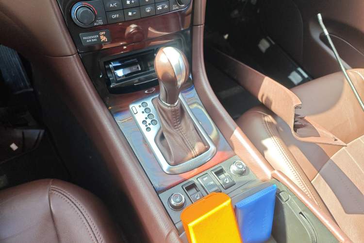 Used Infiniti QX50 2013 2.5L Two-Wheel-Drive Elegant Edition Gear Lever