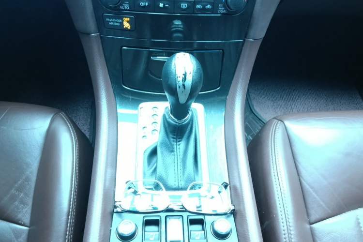 Used Infiniti QX50 2013 2.5L Two-Wheel-Drive Elegant Edition Gear Lever