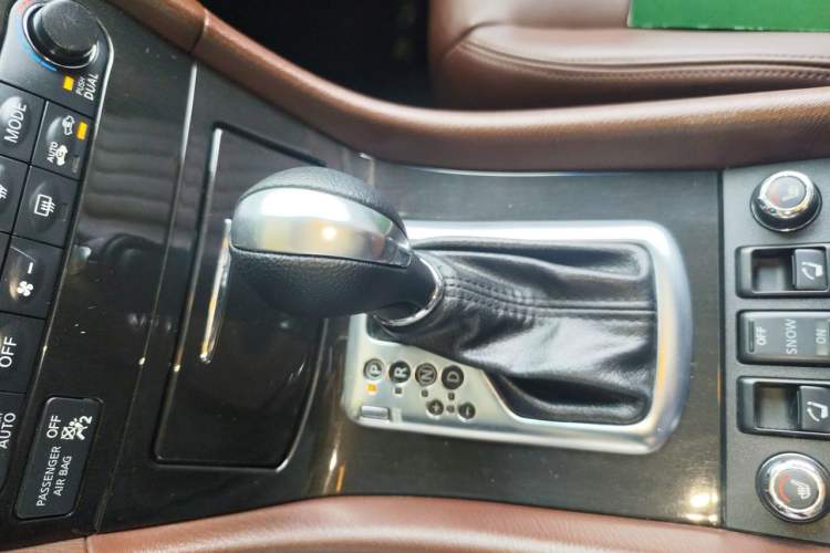 Used Infiniti QX50 2013 2.5L 4x4 Elegant Edition Gear Lever