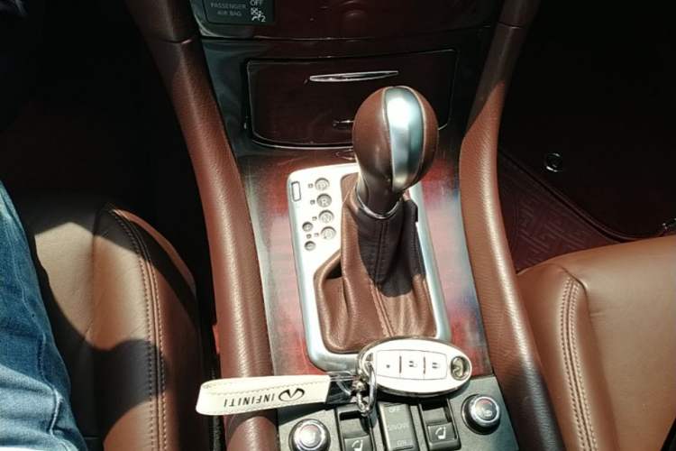 Used Infiniti QX50 2013 2.5L Two-Wheel-Drive Elegant Edition Gear Lever