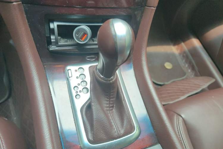 Used Infiniti QX50 2013 2.5L Two-Wheel-Drive Zunya Edition Gear Lever