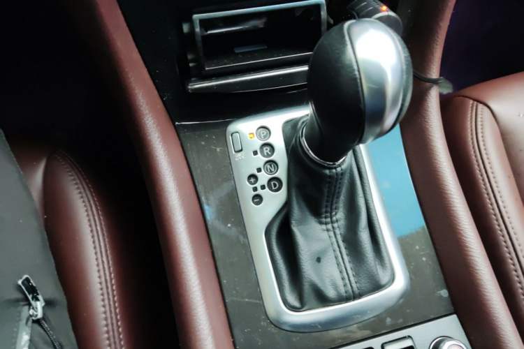Used Infiniti QX50 2013 2.5L 4x4 Elegant Edition Gear Lever