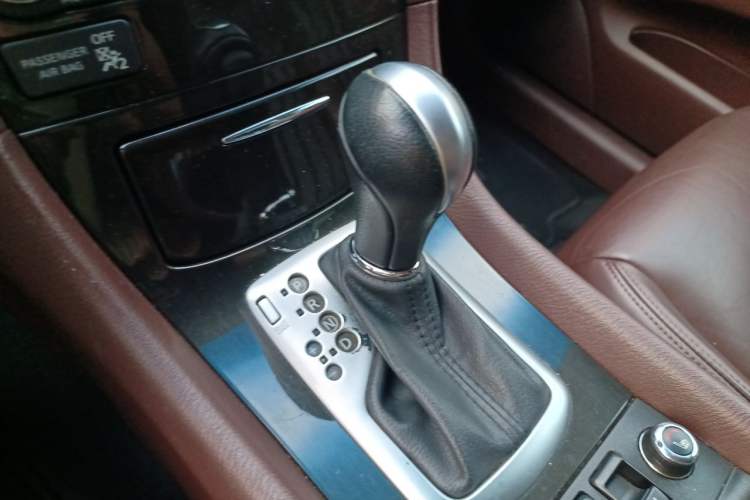 Used Infiniti QX50 2013 2.5L Two-Wheel-Drive Elegant Edition Gear Lever