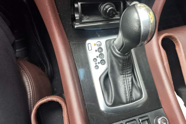 Used Infiniti QX50 2013 2.5L 4x4 Elegant Edition Gear Lever