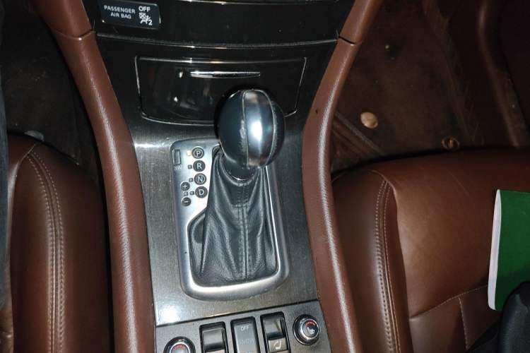 Used Infiniti QX50 2013 2.5L Two-Wheel-Drive Elegant Edition Gear Lever