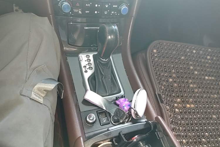Used Infiniti QX50 2013 2.5L Two-Wheel-Drive Elegant Edition Gear Lever