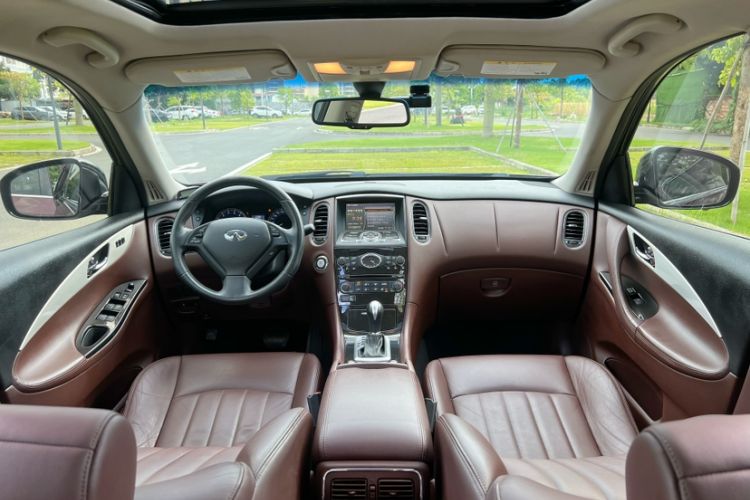Used Infiniti QX50 2013 2.5L Two-Wheel-Drive Elegant Edition Interior 1