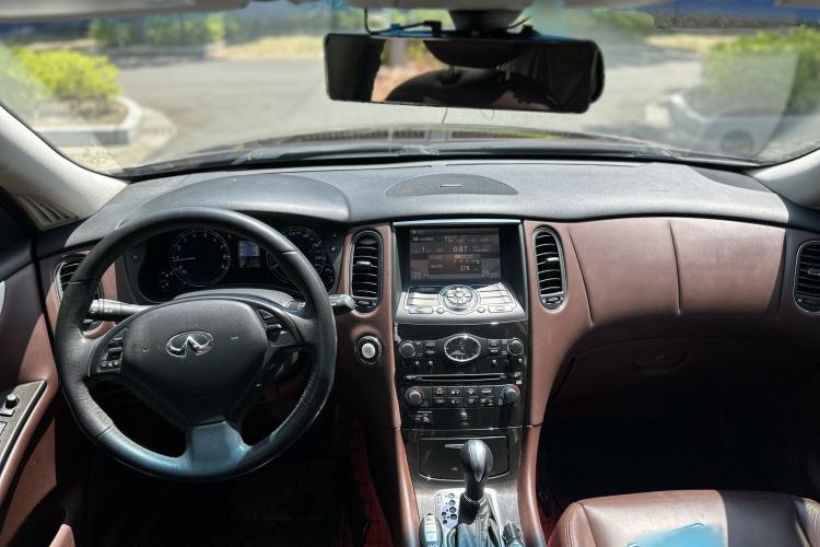 Used Infiniti QX50 2013 2.5L Two-Wheel-Drive Elegant Edition Interior 3