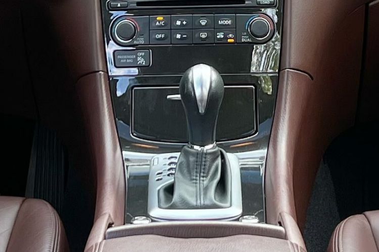 Used Infiniti QX50 2013 2.5L Two-Wheel-Drive Elegant Edition Interior 4