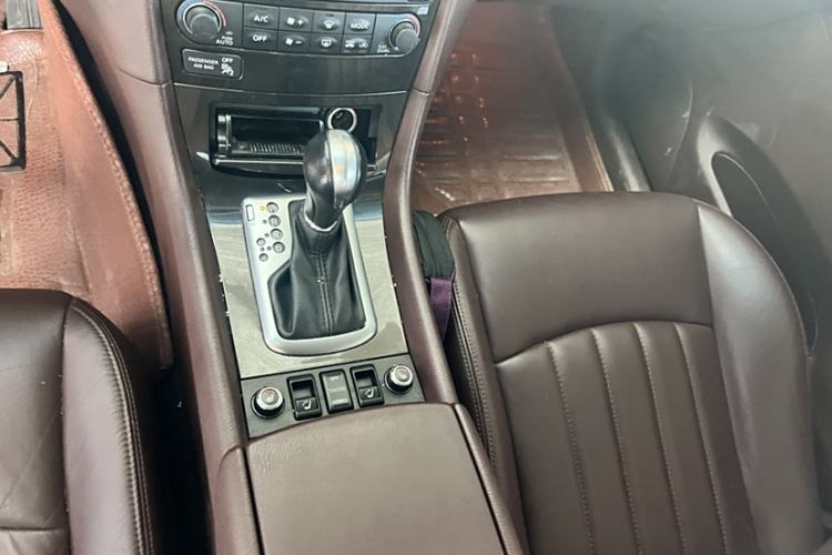 Used Infiniti QX50 2013 2.5L Two-Wheel-Drive Elegant Edition Interior 4