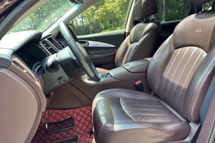 Used Infiniti QX50 2013 2.5L Two-Wheel-Drive Elegant Edition Interior 5