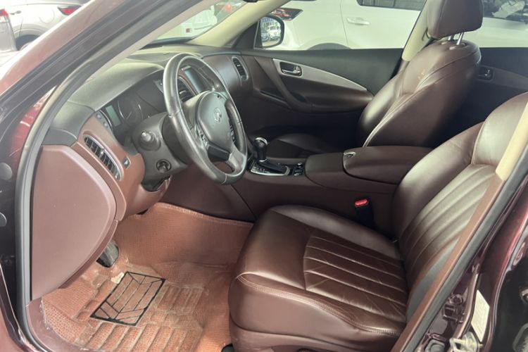 Used Infiniti QX50 2013 2.5L Two-Wheel-Drive Elegant Edition Interior 5