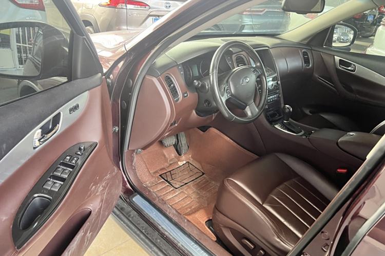 Used Infiniti QX50 2013 2.5L Two-Wheel-Drive Elegant Edition Interior 6