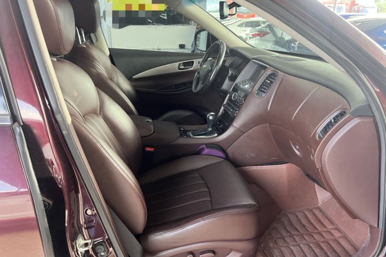 Used Infiniti QX50 2013 2.5L Two-Wheel-Drive Elegant Edition Interior 9