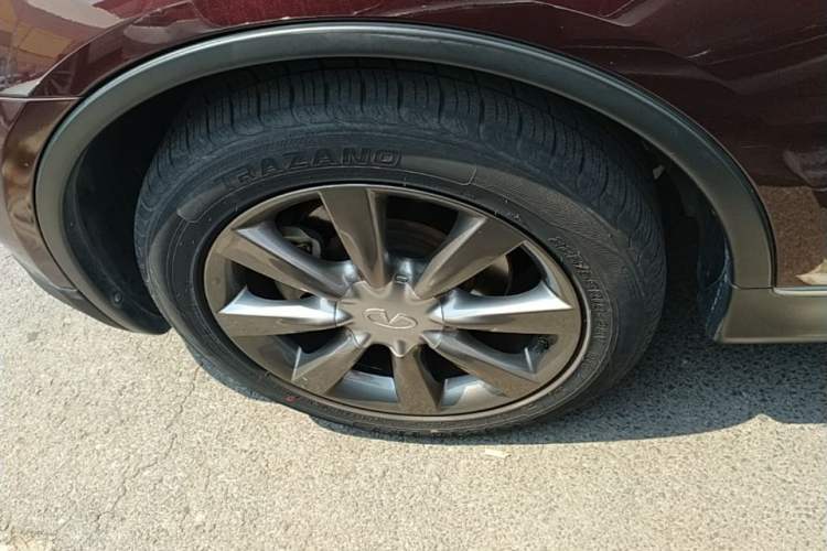 Used Infiniti QX50 2013 2.5L Two-Wheel-Drive Elegant Edition Left Front Wheel Hub