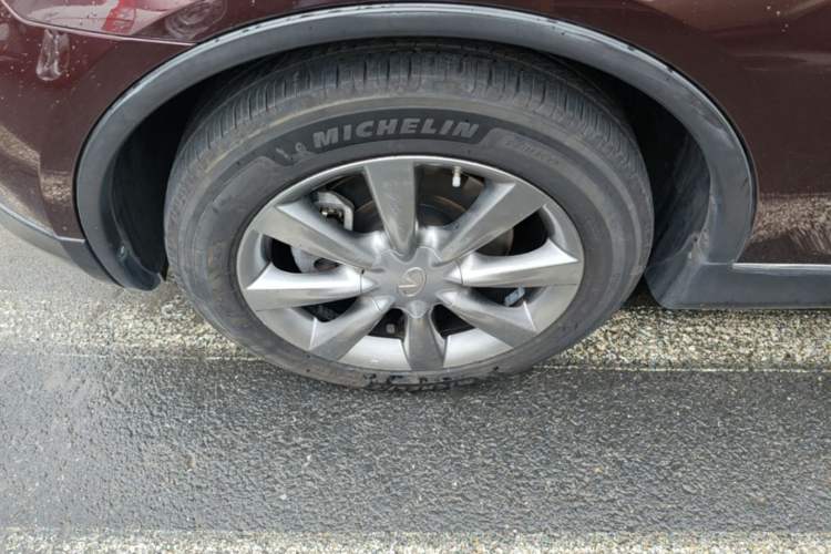 Used Infiniti QX50 2013 2.5L Two-Wheel-Drive Elegant Edition Left Front Wheel Hub